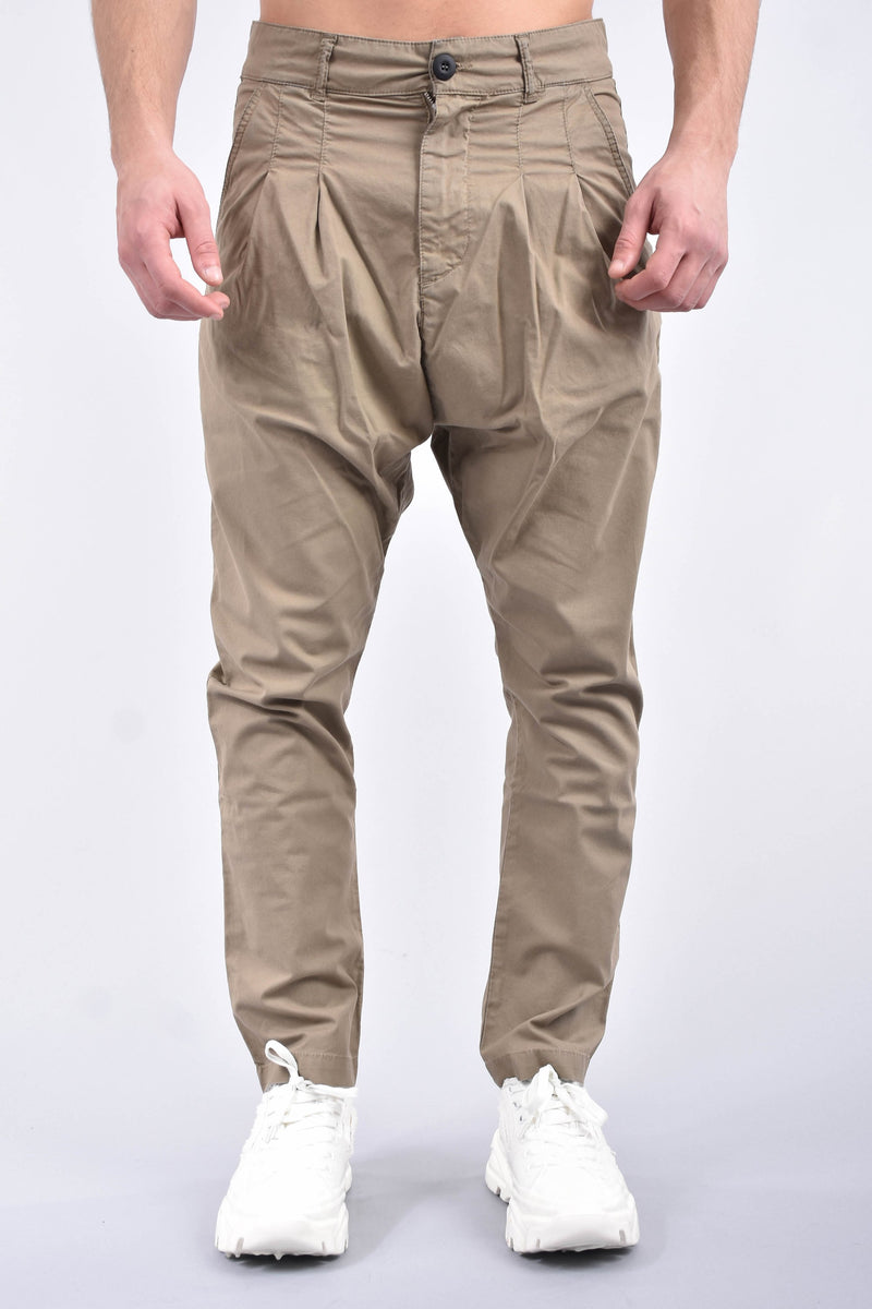 HUGE UNDERGROUND Pantaloni chinos con pinces