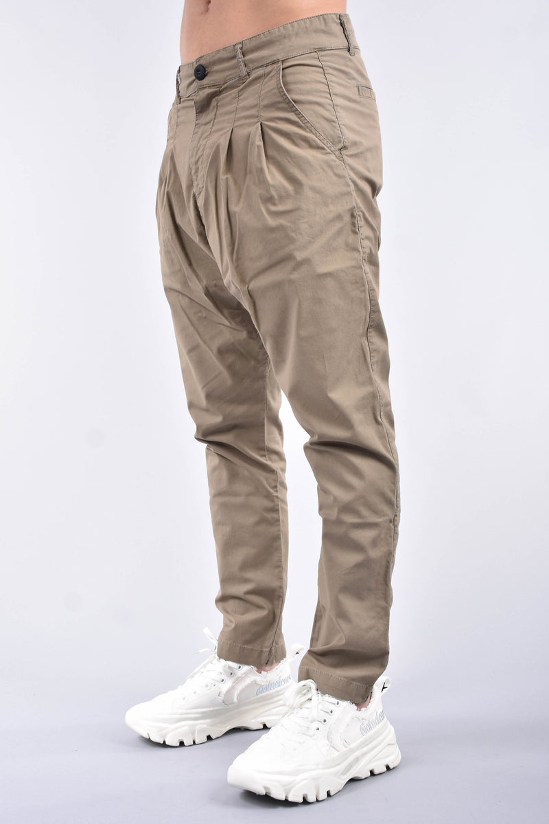 HUGE UNDERGROUND Pantaloni chinos con pinces