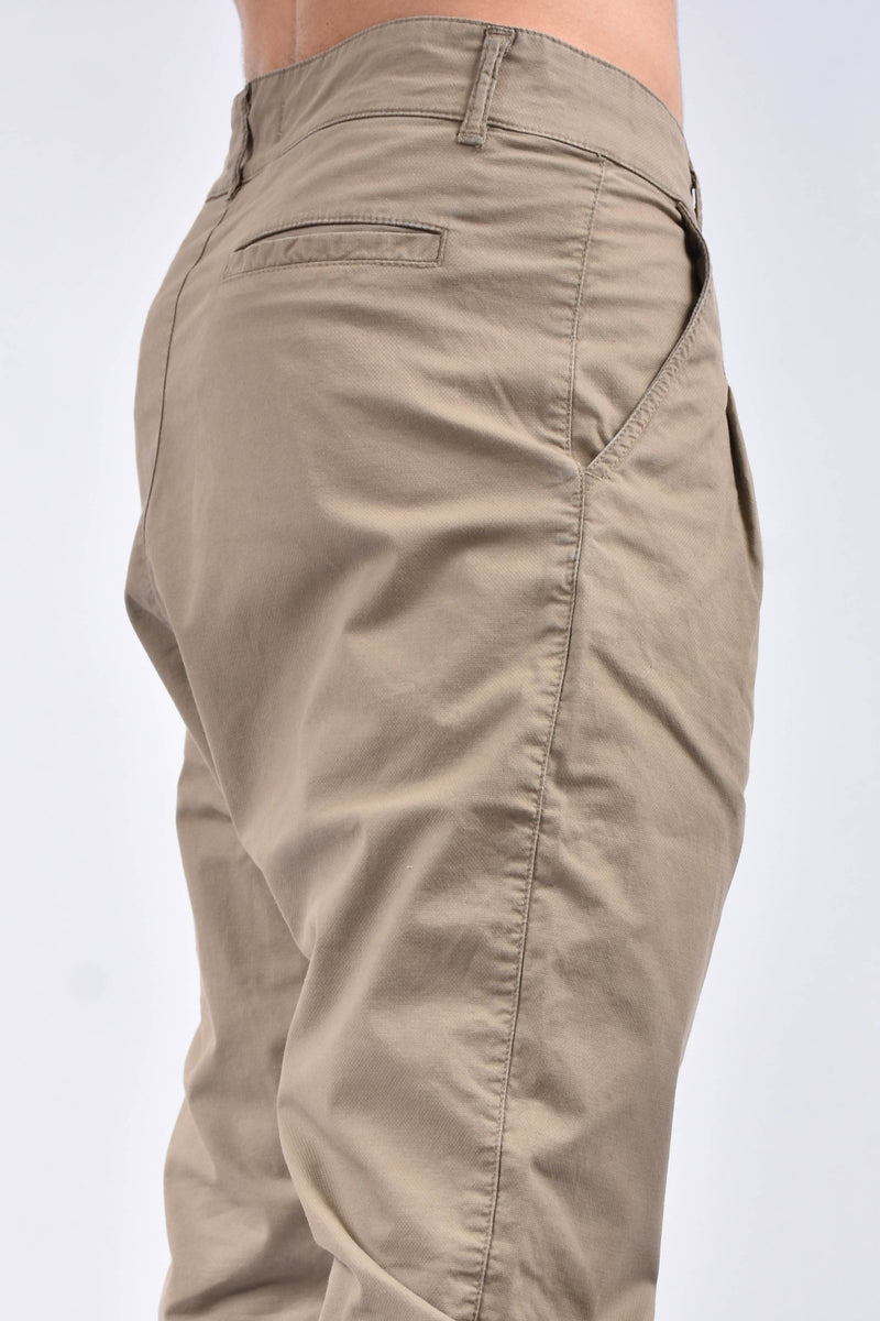 HUGE UNDERGROUND Pantaloni chinos con pinces