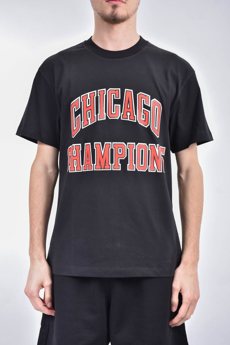 IH NOM UH NIT T-shirt whit chicago champions print on front and logo