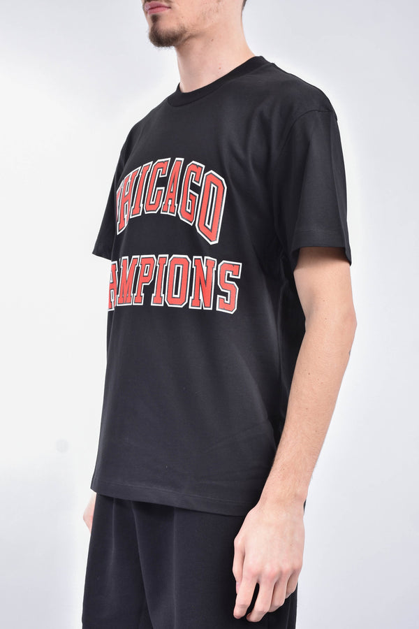 IH NOM UH NIT T-shirt whit chicago champions print on front and logo